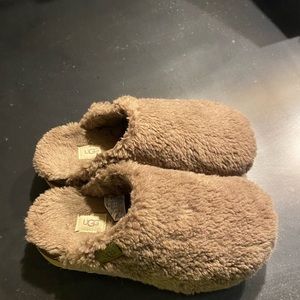 UGG fuzz sugar slide slipper. Size 8. Sandy tan type color